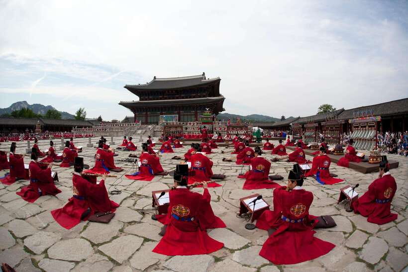 Seoul: Full-Day Royal Palaces Private Tour - Ginseng, lunch, and a useful midday pause