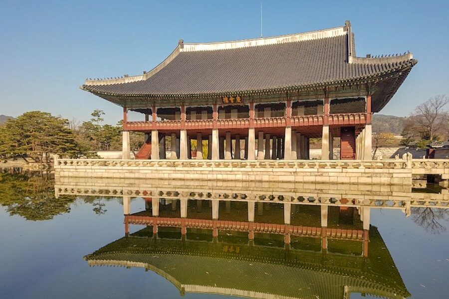 Seoul: Gyeongbok Palace and Bukchon Hanok Walking Tour - The National Folk Museum: daily life, not just royal life
