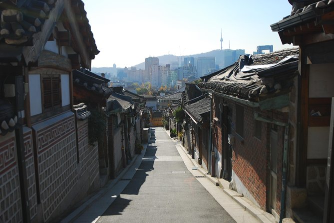 Seoul: Gyeongbok Palace, Bukchon Village, and Gwangjang Tour - A fast, useful introduction to Seoul