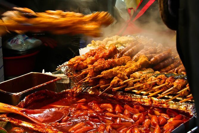 Seoul: Gyeongbok Palace, Bukchon Village, and Gwangjang Tour - Bukchon Hanok Village and the look of old Seoul