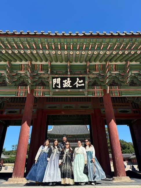 Seoul: Gyeongbok Palace, N Tower, & Local Market City Tour - The ginseng stop is useful, but not for everyone