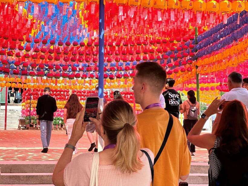 Seoul: Gyeongbok Palace, N Tower, & Local Market City Tour - Insadong gives you lunch and Korean crafts