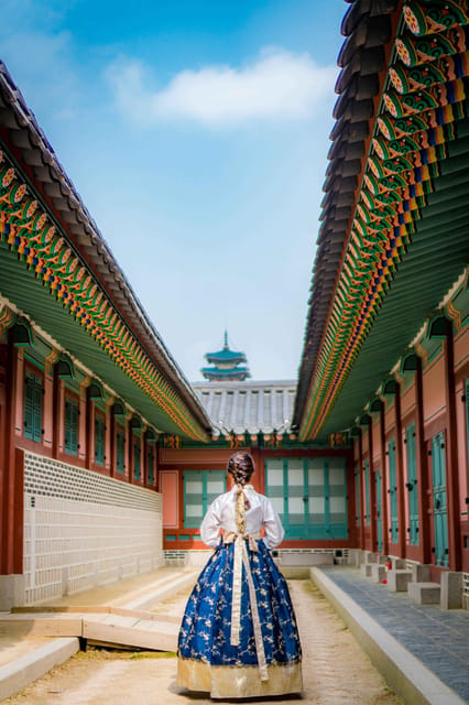 Seoul: Gyeongbokgung Palace Tour & Lunch at Authentic Market - The pace, group size, and practical details