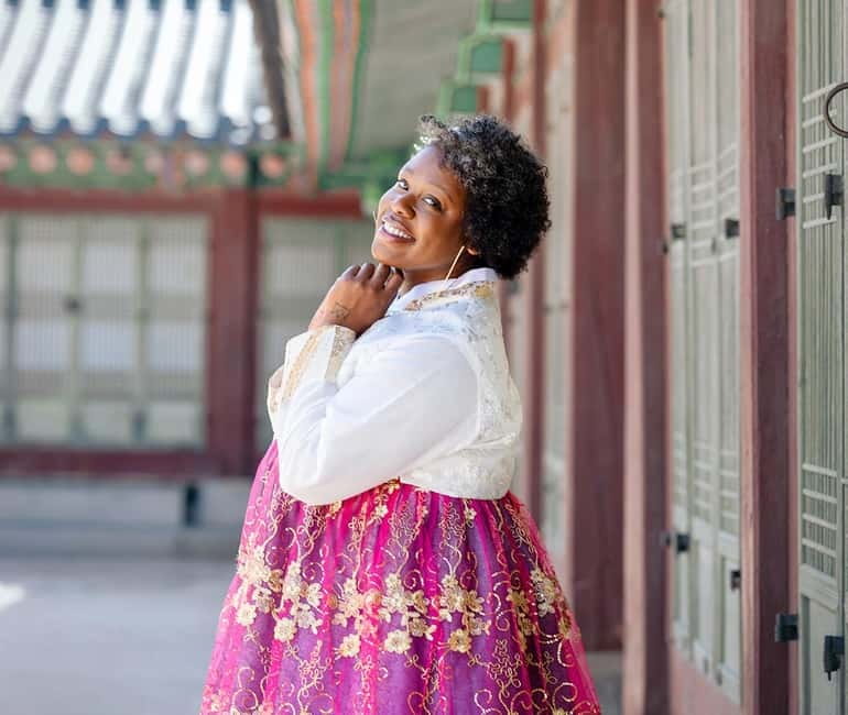Seoul: Hanbok Photo Tour at Gyeongbokgung Palace - Why this hanbok session works well in Seoul