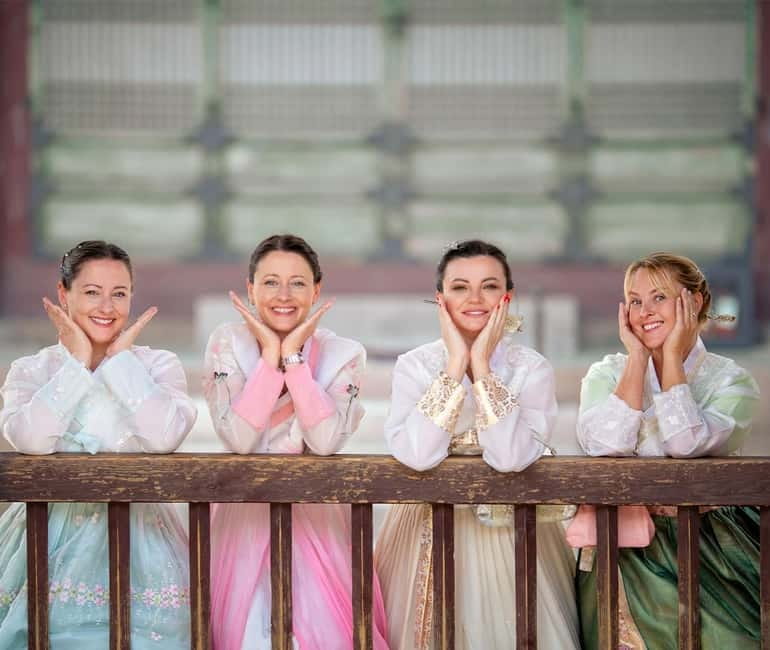 Seoul: Hanbok Photo Tour at Gyeongbokgung Palace - Price, group size, and what the value depends on