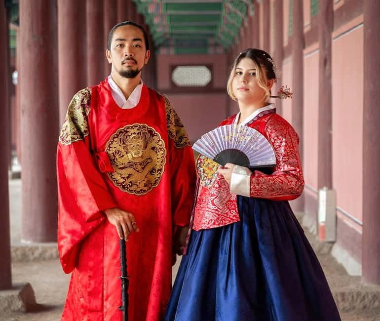 Seoul: Hanbok Photo Tour at Gyeongbokgung Palace - Meeting at Daehan Hanbok beside Gyeongbokgung Station
