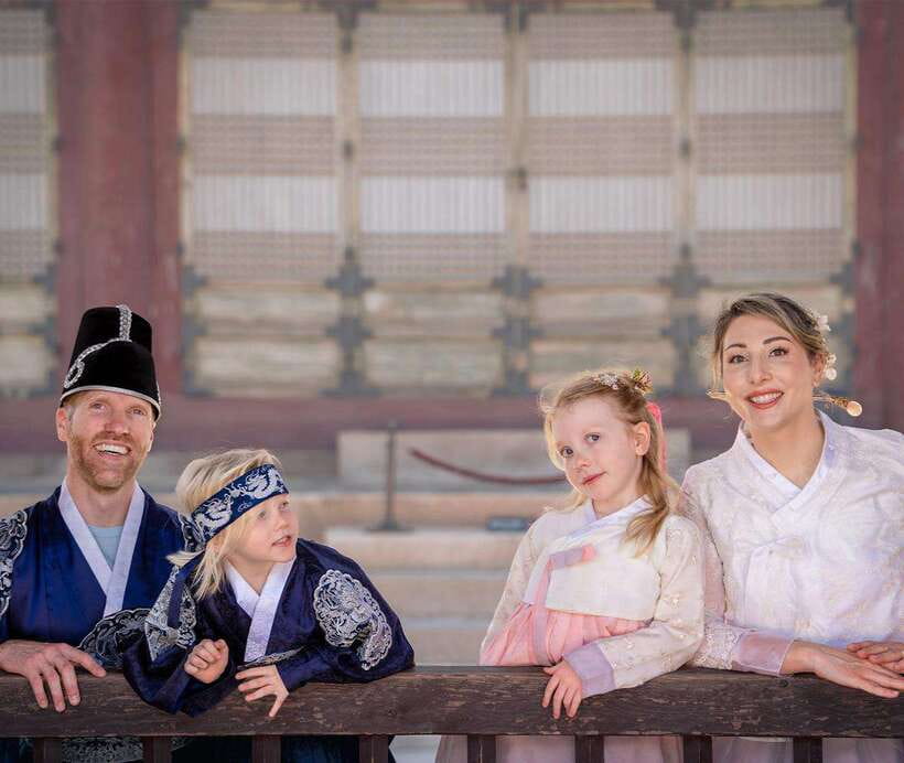 Seoul: Hanbok Rental with Gyeongbokgung Palace Entry - Crowds, Heat, and the Return Process