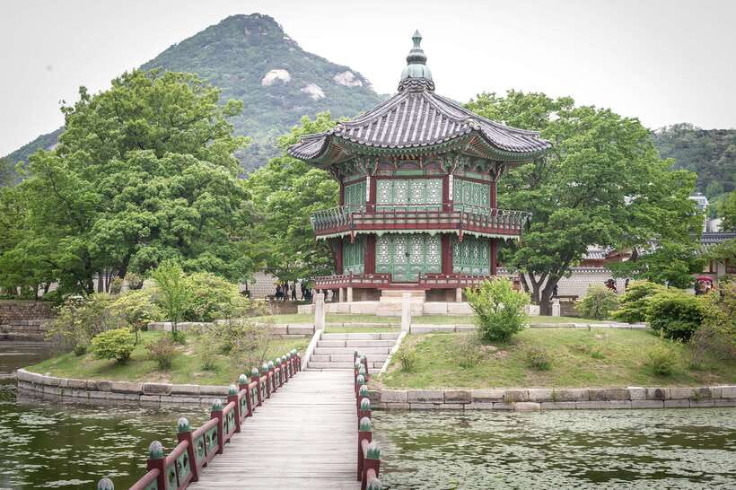 Seoul Highlights: Gyeongbok Palace, Insadong & N Seoul Tower - Namsangol Hanok Village offers a quieter pause