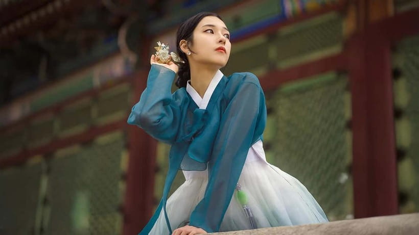 Seoul: Modern Hanbok Dress Photoshoot Gyeongbokgung Palace - Posing help for camera nerves