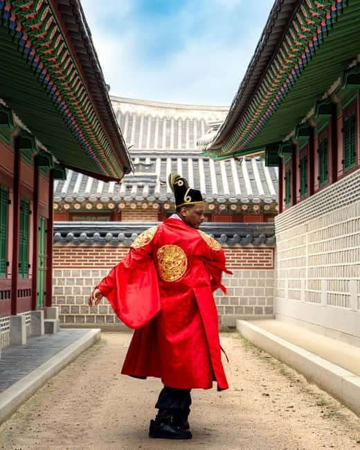Seoul: Modern Hanbok Dress Photoshoot Gyeongbokgung Palace - Booking and timing advice