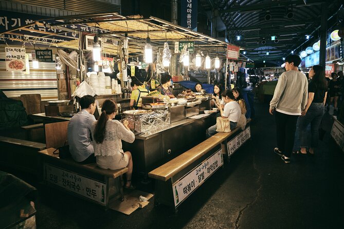 Seoul Night Palace & Market Food Tour with Vehicle - Guides make or break the evening