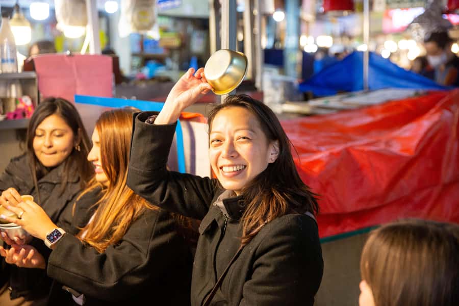 Seoul: Palace, Temple and Market Guided Foodie Tour at Night - Why this night route works so well