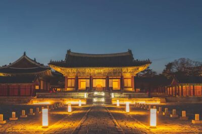 Palace, Temple and Market Guided Foodie Tour at Night