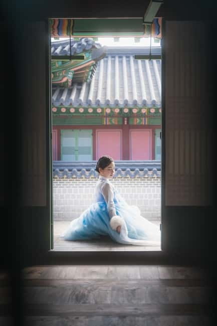 Seoul: Professional Hanbok Photography at Gyeongbok Palace - Weather, comfort, and practical limits