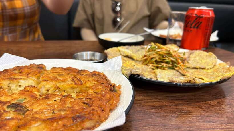 Seoul: UNESCO Palace and Street Foods Guided Tour - Changgyeonggung and the stories behind the court
