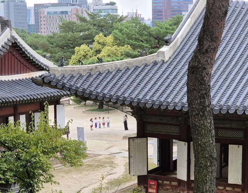 Seoul: UNESCO Palace and Street Foods Guided Tour - Gwangjang Market: the strongest food stop