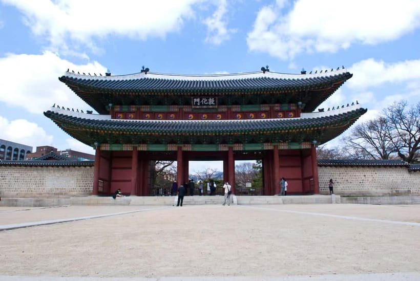 Seoul: UNESCO Sites tour: Palace, Shrine & Bukchon Village - The ginseng stop and what to expect