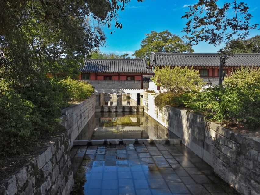 Seoul: UNESCO Sites tour: Palace, Shrine & Bukchon Village - Hwaseong Haenggung Palace and royal travel