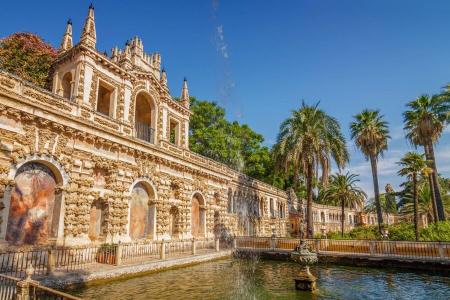 Seville: Alcázar Guided Palace Tour with Priority Access - Audio equipment and meeting-point advice