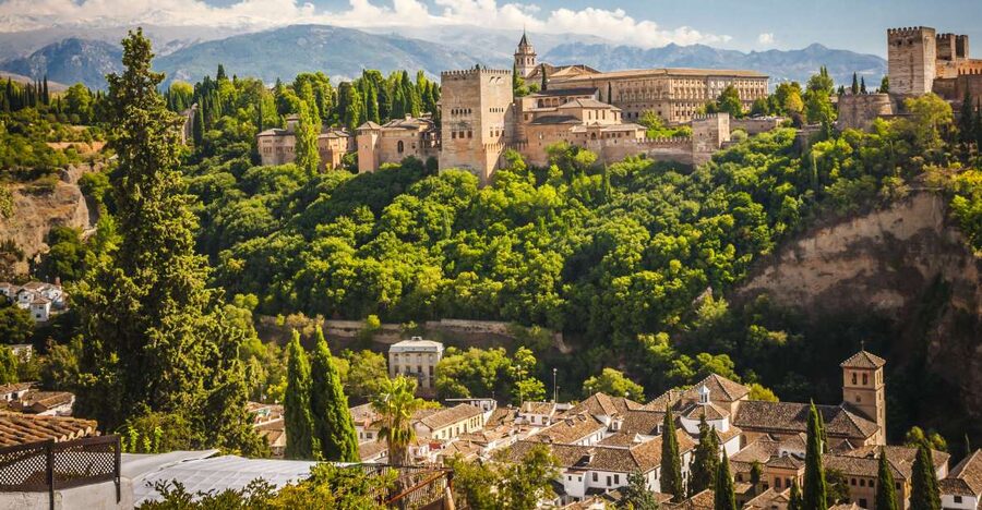 Seville: Alhambra Day Trip with Guide & Nasrid Palaces Entry - Climbing the Alcazaba for Granada Views