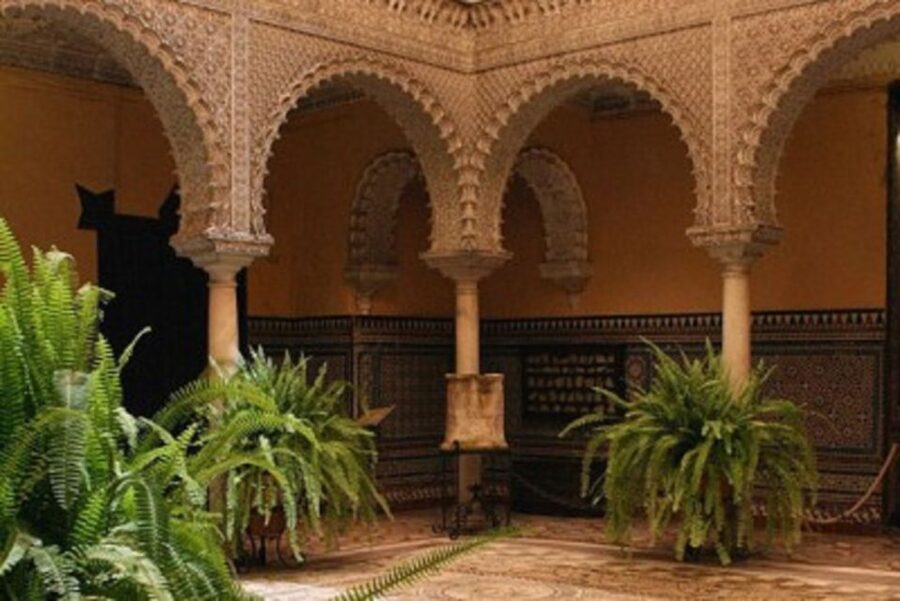 Seville: Casa de Pilatos and Condesa de Lebrija Palace Tour - What the Private Guide Adds