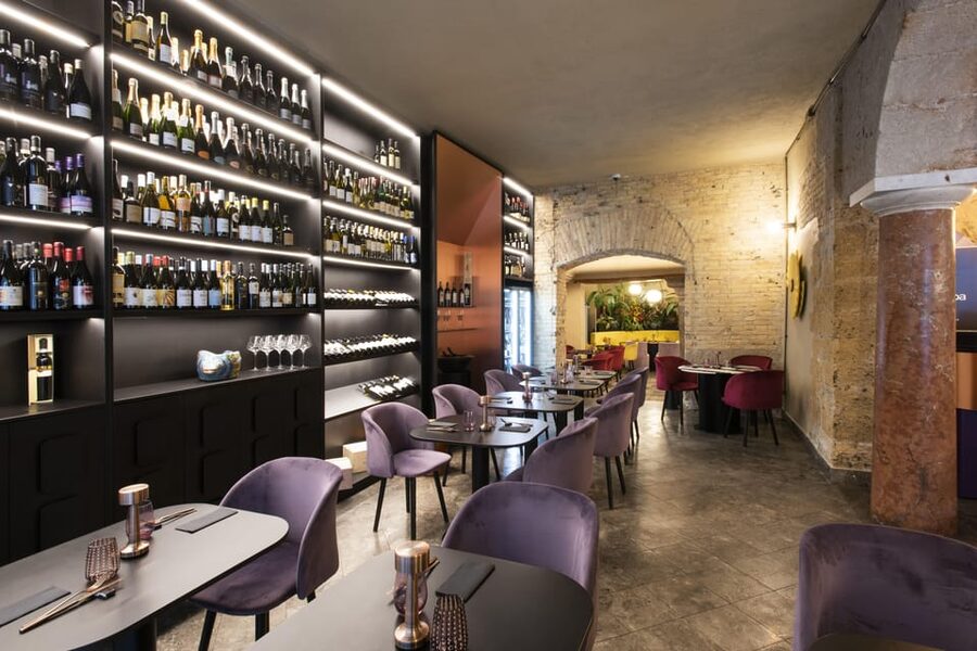Sicilian wine tasting and hors d'oeuvres in an 18th century palace - What the palace adds to the meal