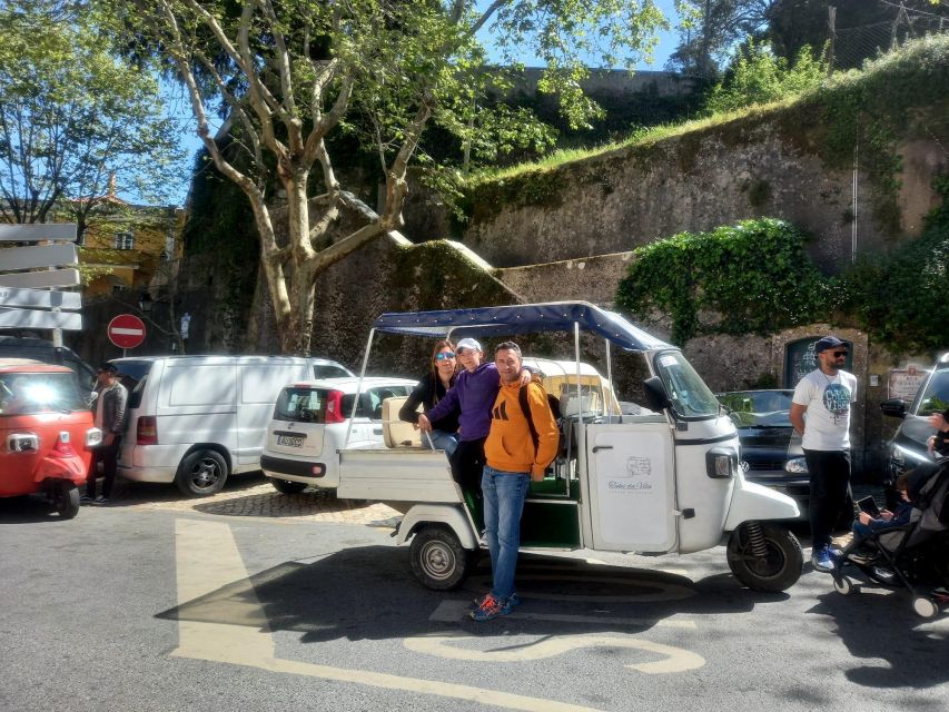 Sintra:1 hour tuk tuk experience to Pena Palace(3 monuments) - Who should book this experience