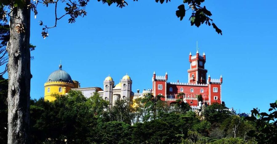 Sintra:1 hour tuk tuk experience to Pena Palace(3 monuments) - The first 20 minutes: road to the palace sights