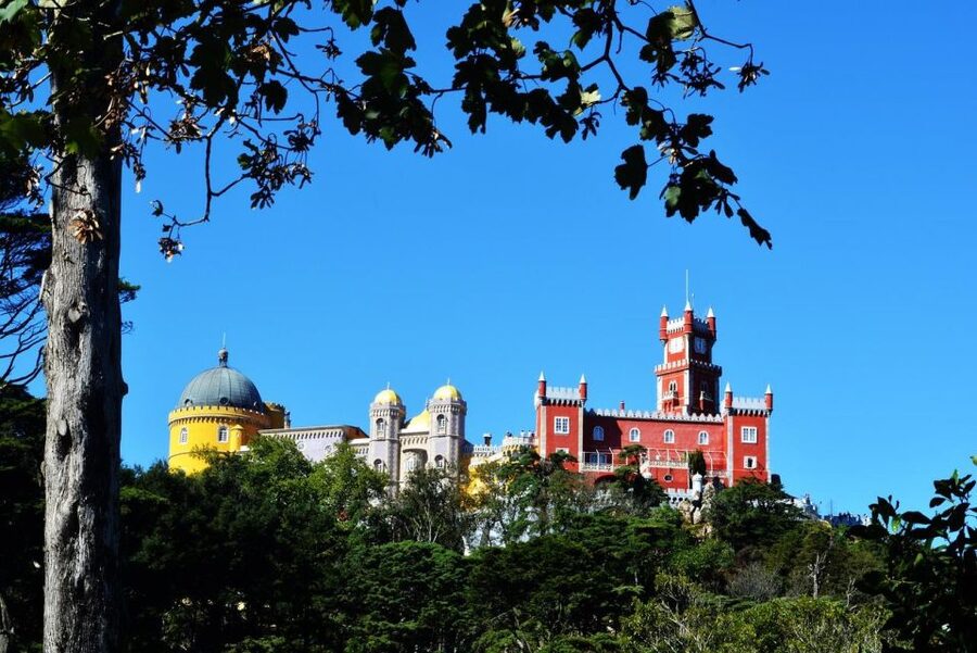 Sintra:1 hour tuk tuk experience to Pena Palace(3 monuments) - What the $47 price really buys