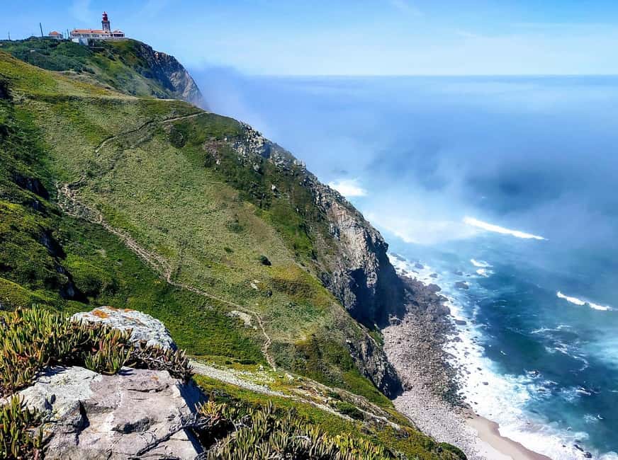 Sintra & Cascais: Day Trip with Pena Palace Tickets - Sintra old town and the travesseiro break