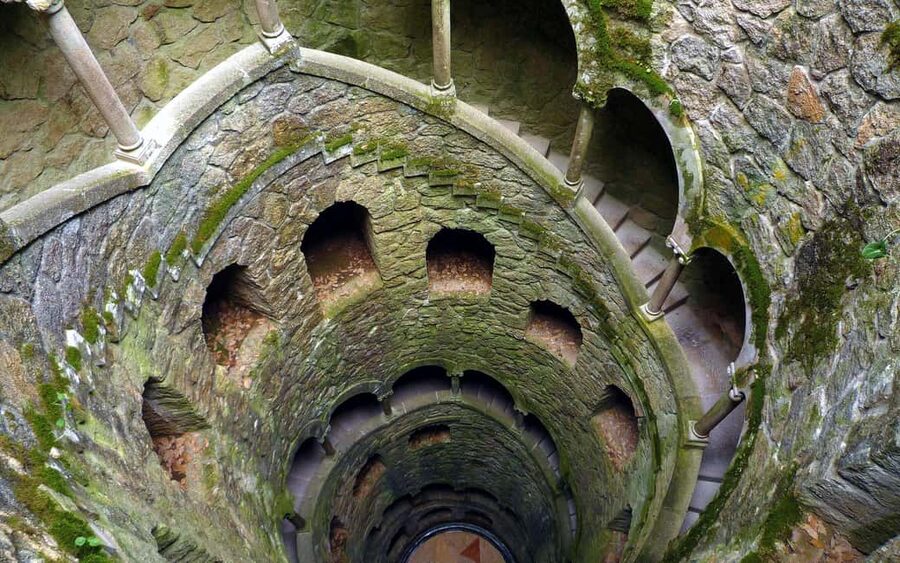 Sintra Dream Tour–Pena Palace,Sintra, Cabo da Roca & Cascais - Walking the Moorish Castle walls