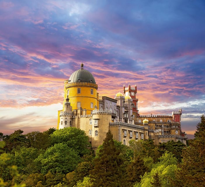 Sintra: Full-Day Deluxe Tour with Pena Palace ticket - Sintra Village and the one-hour lunch break