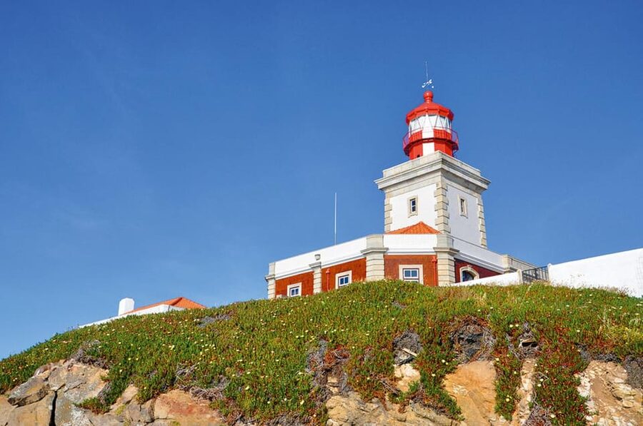 Sintra: Full-Day Deluxe Tour with Pena Palace ticket - Cascais and Estoril: attractive, but brief
