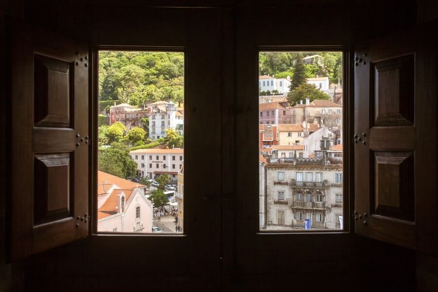 Sintra: Half-Day Tour with Royal Palace Ticket - Coach comfort and the value of $75