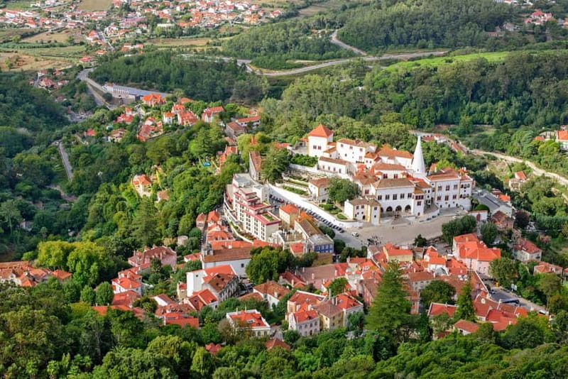 Sintra Hike: Past palaces and hidden paths. - A different way to see Sintra’s famous palaces