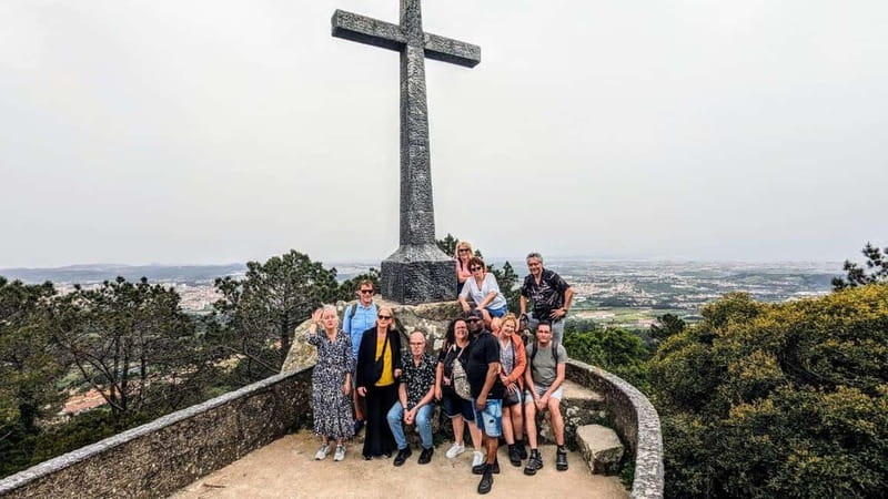 Sintra Hike: Past palaces and hidden paths. - The downhill return to Sintra