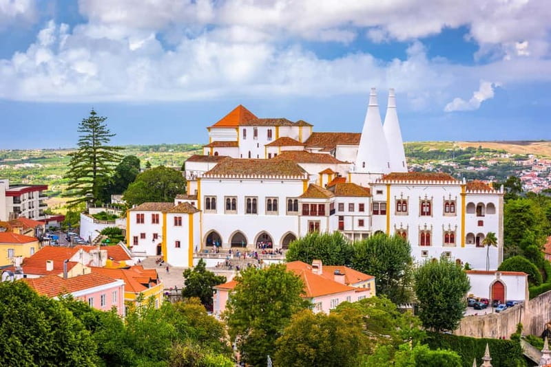 Sintra Hike: Past palaces and hidden paths. - Starting beside Sintra station