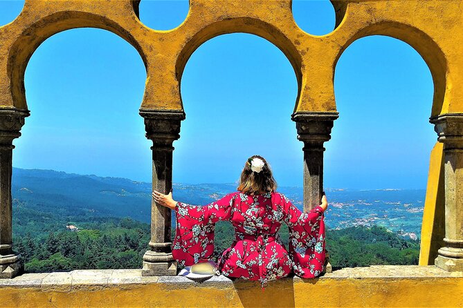 Sintra, Pena Palace, Cabo da Roca and Cascais from Lisbon - Sintra old center: lunch, shops, and a short pause