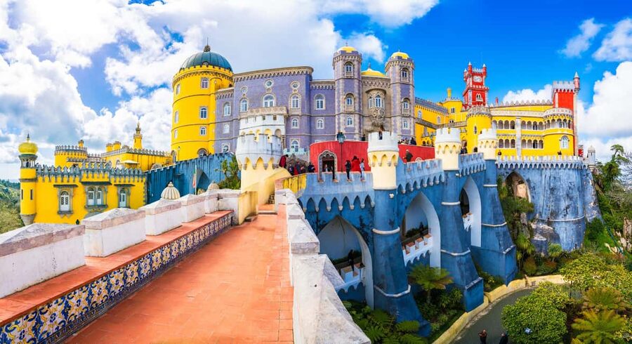 Sintra, Pena Palace, Cabo da Roca, Cascais and Estoril - The guide can make the long day easier