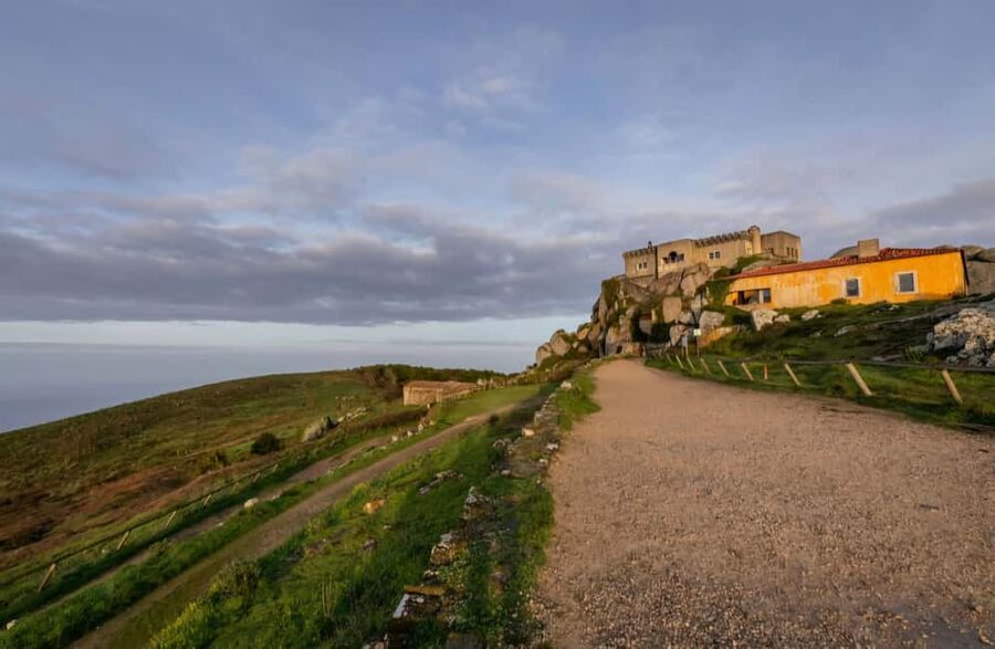 Sintra Small Group: Pena Palace, Moorish Castle & Cascais - One hour in Sintra village