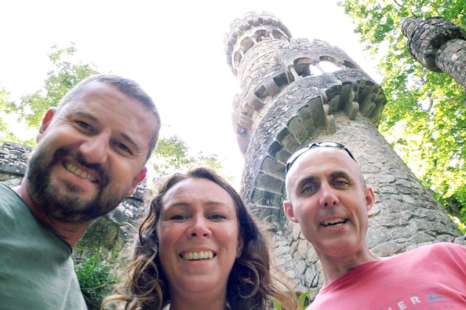 Sintra to Cascais: 2 Palaces, 4 Sites, Small Group 10 Hour Tour - Lunch at Praia das Maçãs