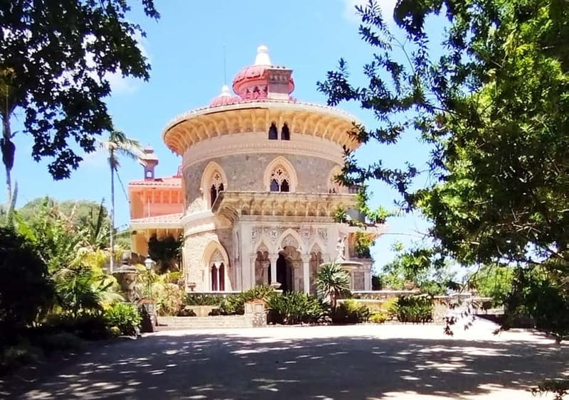 Sintra Unique Tour - Two Palaces and Azenhas do Mar - A quiet first hour in Sintra town