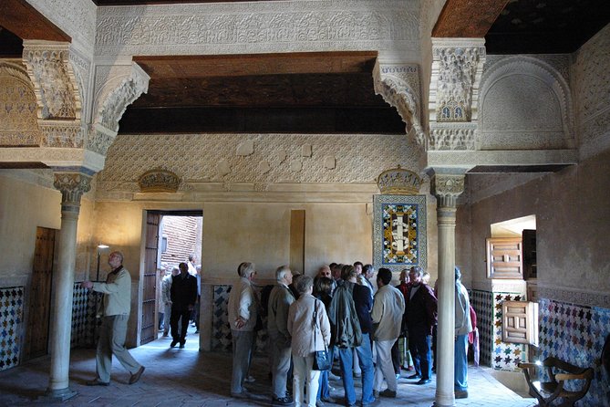Skip the line: Alhambra Palace and Generalife Gardens Private Guided Tour - Partal, the old Medina, and the working side of royal life