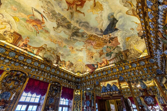 Skip-the-line Charlottenburg Palace Private Tour & Transfers - What the private format does well
