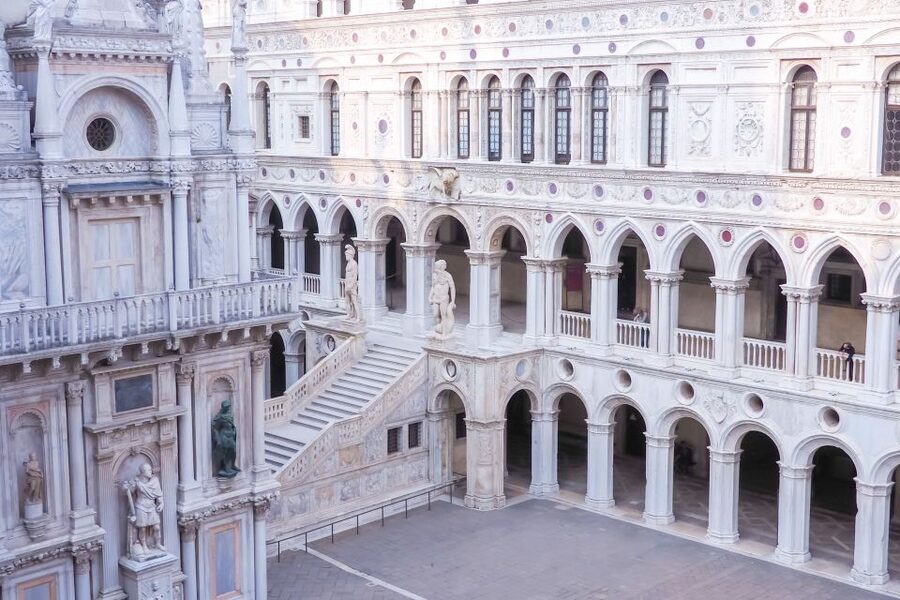 Skip-the-Line Guided Tour of Doge's Palace - Entering the palace with skip-the-line access