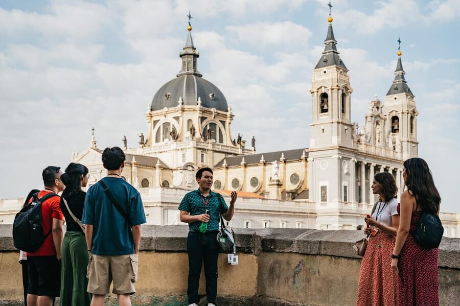 "Skip the line" Royal Palace + Prado Museum - Entering the Royal Palace through Spain’s former royal world
