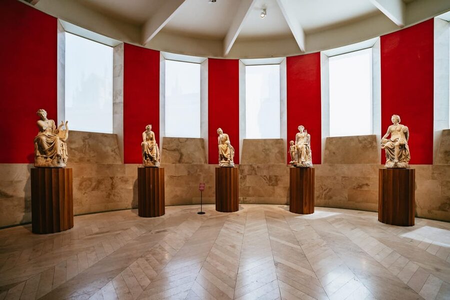 "Skip the line" Royal Palace + Prado Museum - The rooms that give the palace its character