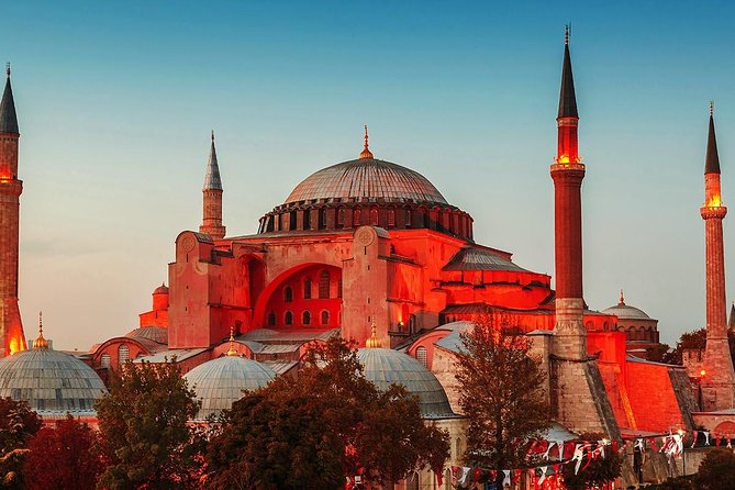 Small Group Istanbul Full-Day Shore Excursion: Hagia Sophia, Topkapi Palace, Blue Mosque, Hippodrome and Grand Bazaar - Guides shape the day more than the schedule does