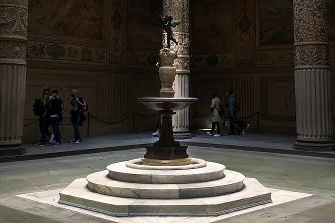 Small-Group Palazzo Vecchio Secret Passages Tour with Lunch Or "Gelato" - Why the guide matters more than the ticket