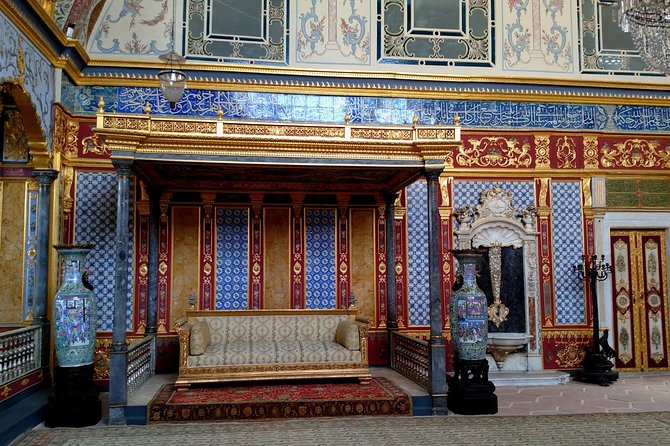 Small-Group Topkapi Palace and Harem Tour with Tickets - How the small group changes the visit